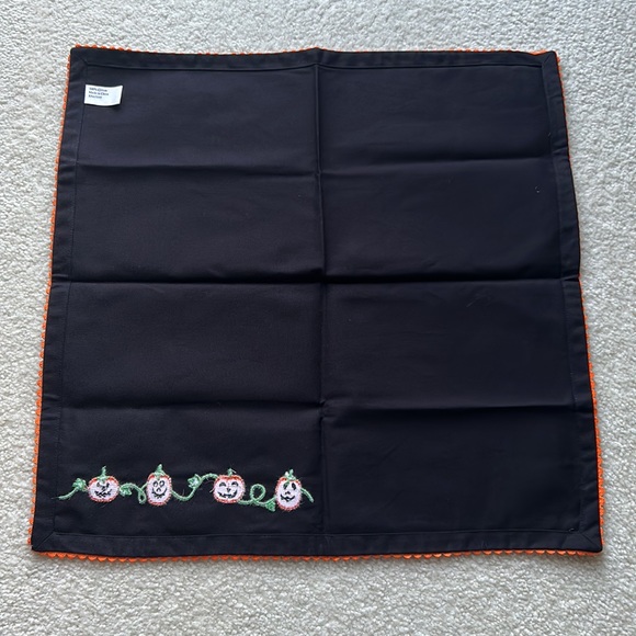 Halloween Table Linen - Picture 5 of 7